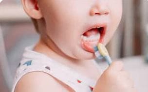 Image of baby teeth with bottle rot
